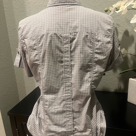 New York & Company Gray and White 3/4 Sleeve Button Down Shirt - Picture 4 of 6